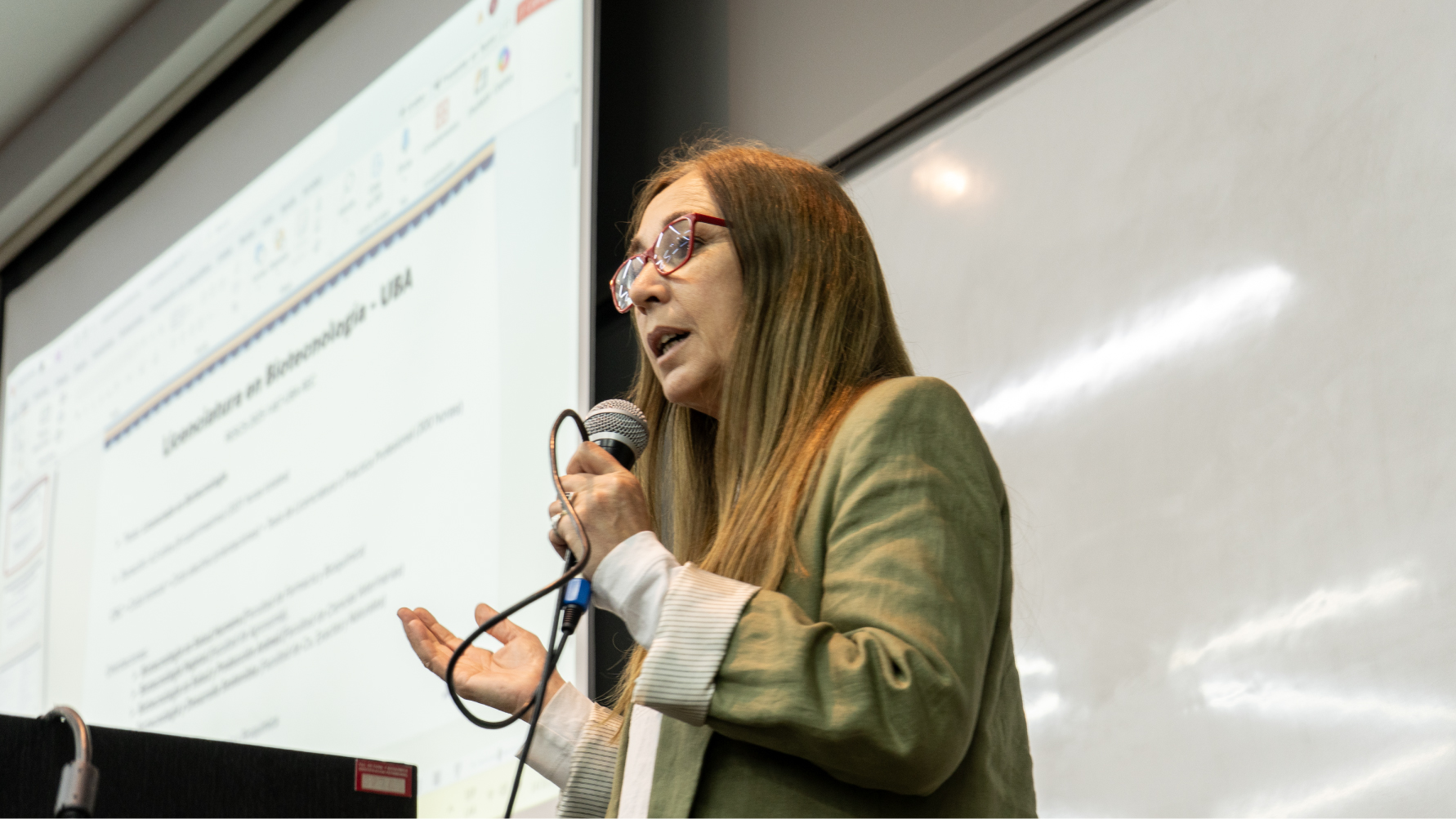 Charla-Biotecnologia-14-de-octubre-2025-(6)